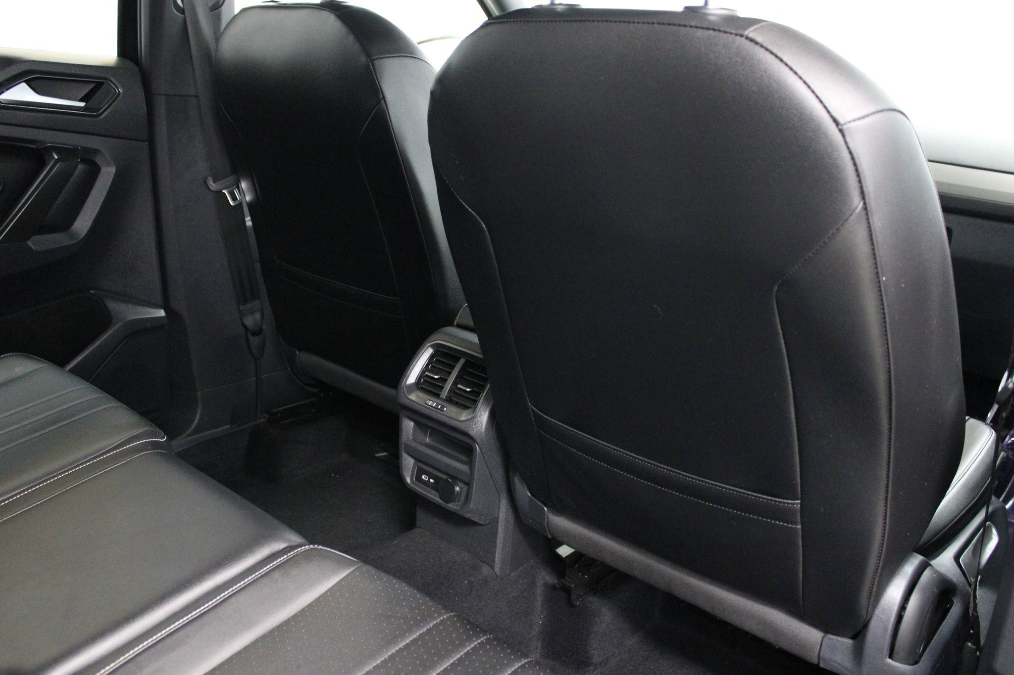 Used 2022 Volkswagen Tiguan SE R-Line image 20