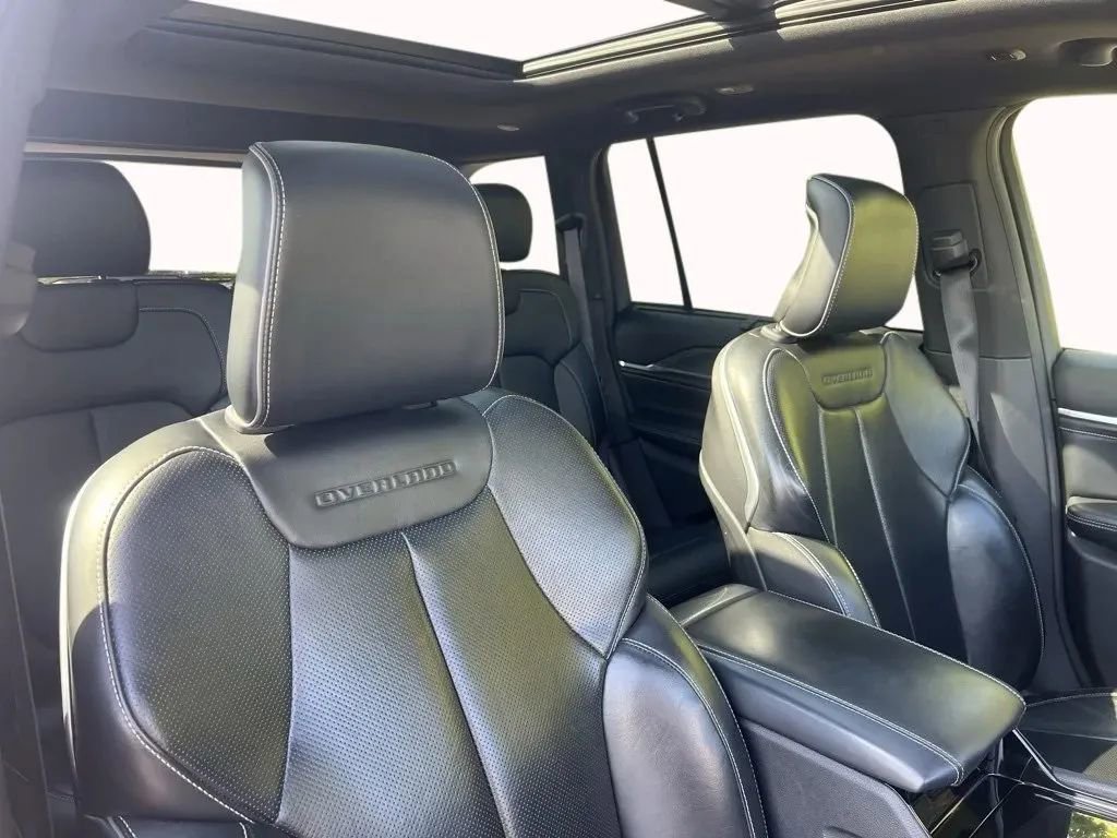 Used 2022 Jeep Grand Cherokee Overland w/ Luxury Tech Group IV image 12