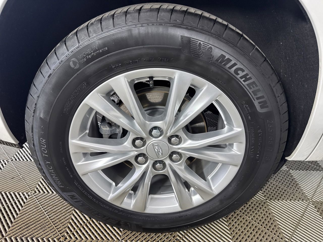 Used 2024 Cadillac XT6 Luxury w/ LPO, Floor Liner Package image 34