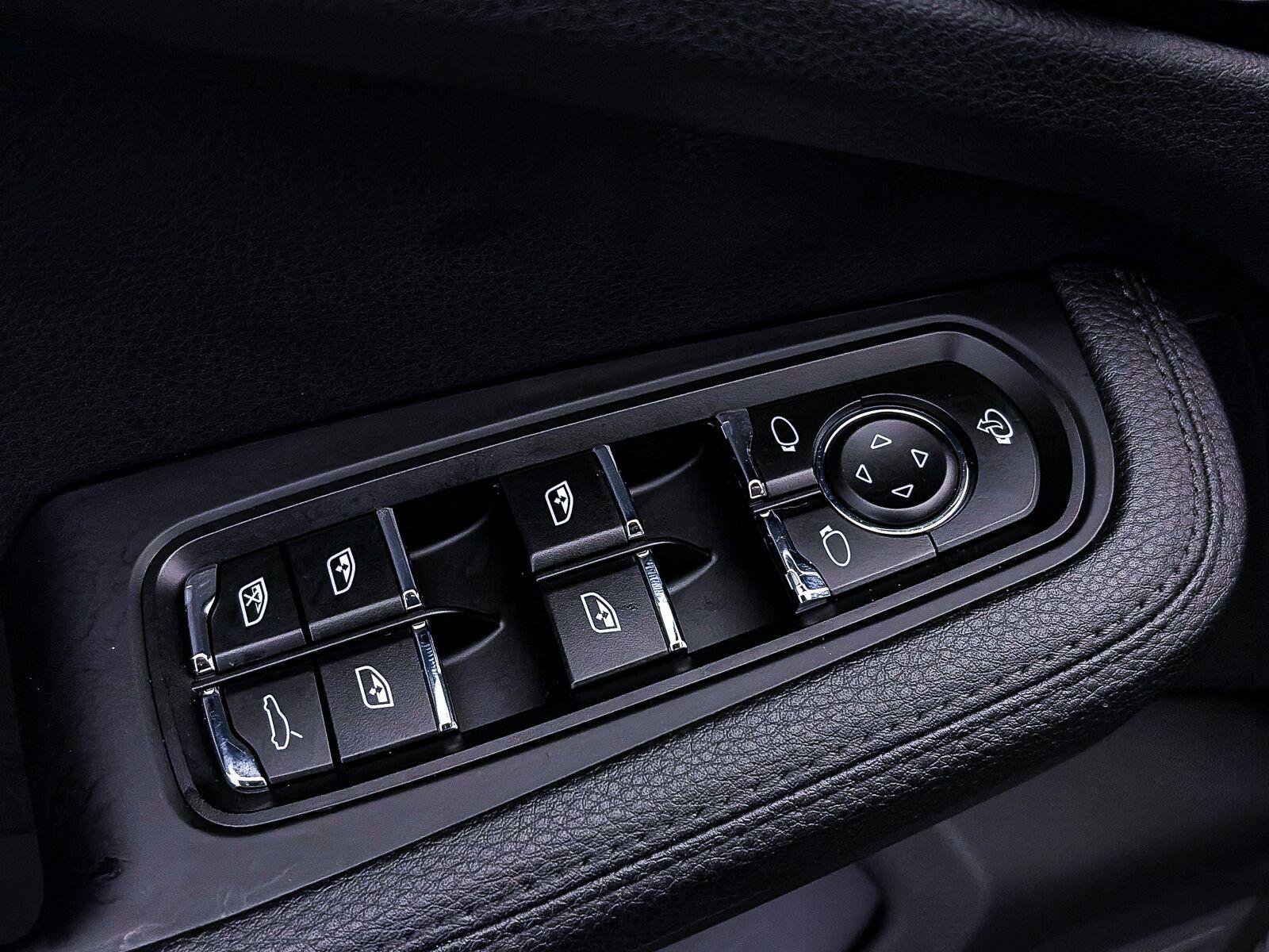 Used 2023 Porsche Macan S AWD/4WD image 22