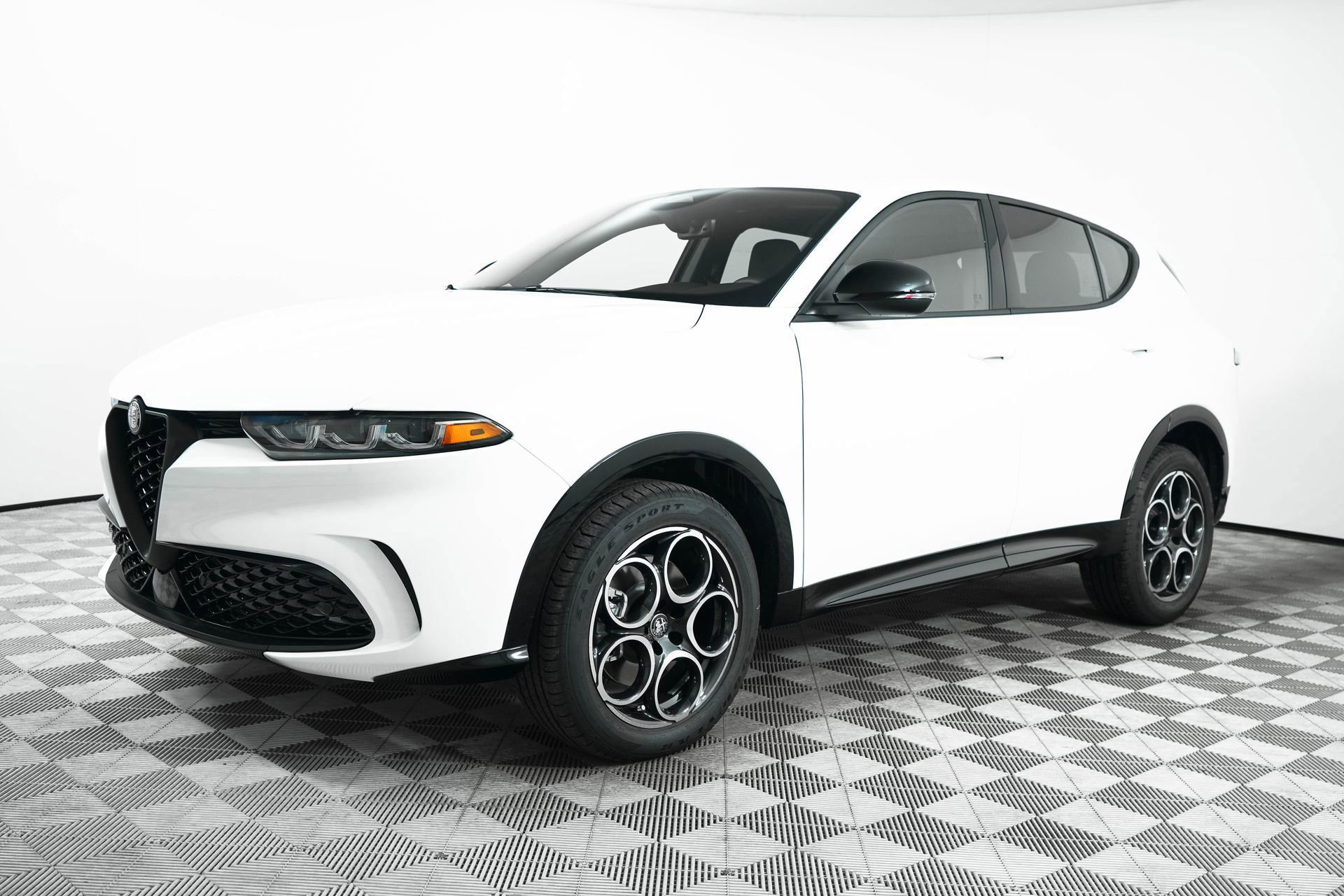 New 2025 Alfa Romeo Tonale AWD/4WD image 3