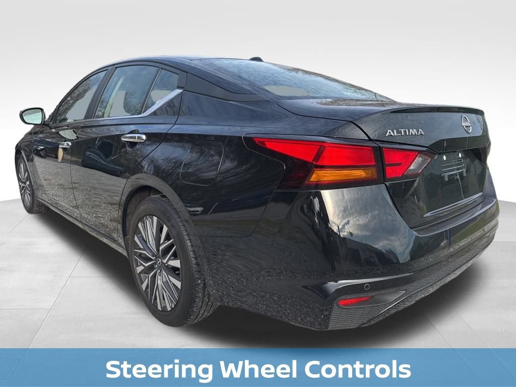 Used 2025 Nissan Altima 2.5 SV image 8