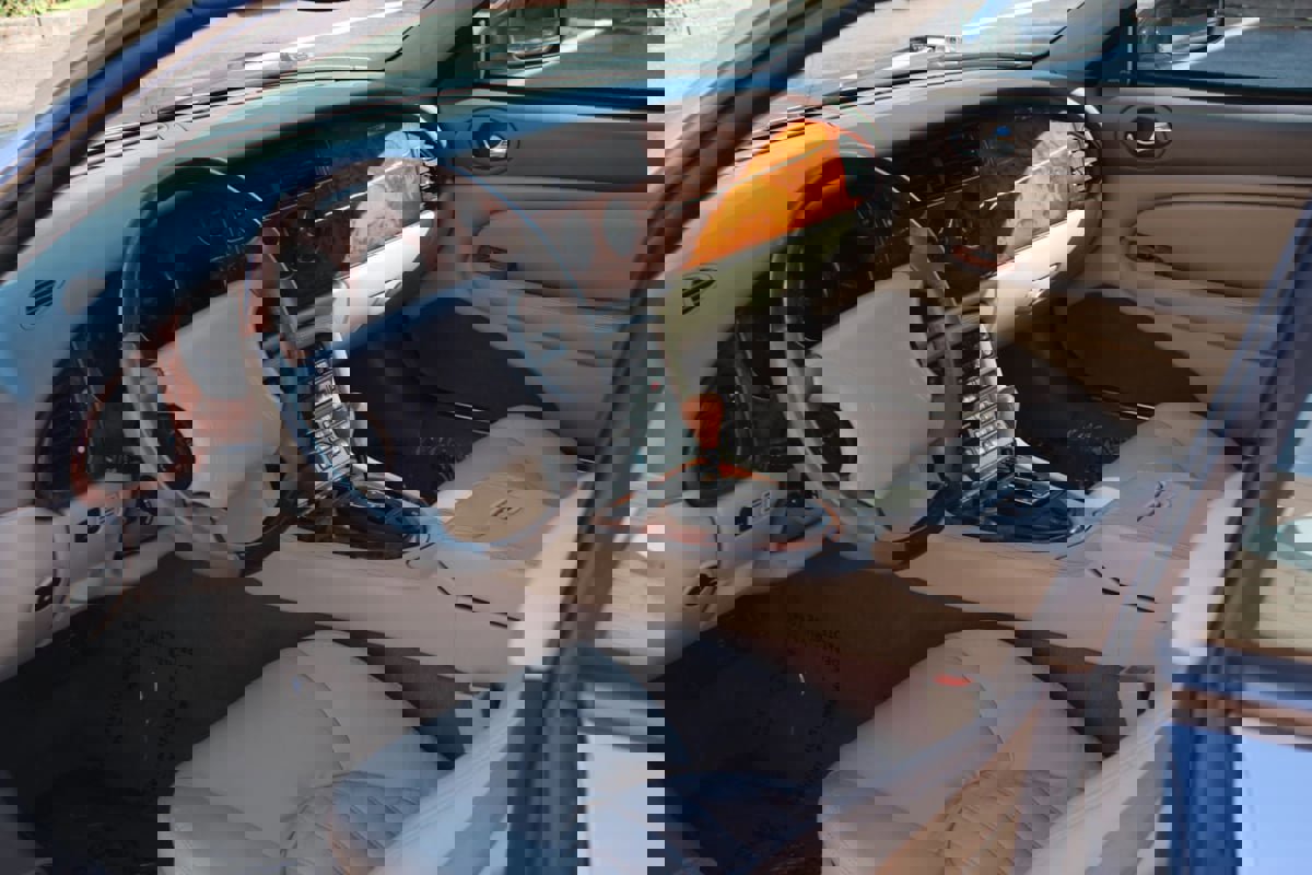 Used 2000 Jaguar XK8 Convertible image 14