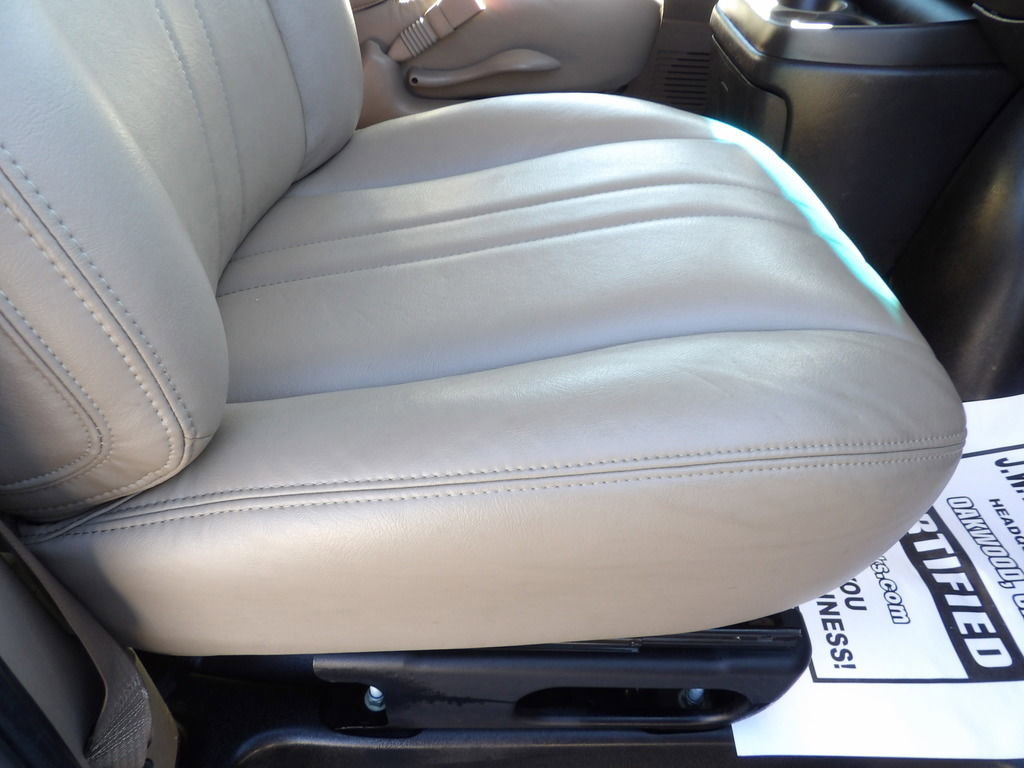 Used 2022 Chevrolet Express 3500 w/ Driver Convenience Package image 33