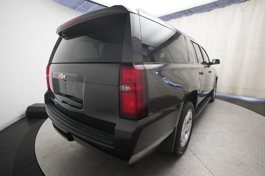 Used 2017 Chevrolet Suburban LT w/ Luxury Package AWD/4WD image 13