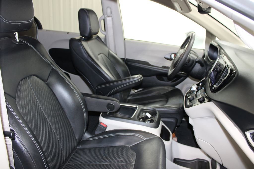 Used 2022 Chrysler Pacifica Touring-L FWD image 30