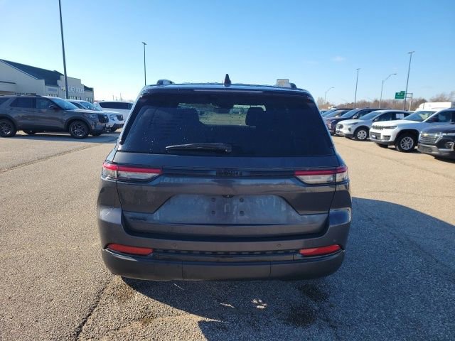 Used 2023 Jeep Grand Cherokee Altitude image 23