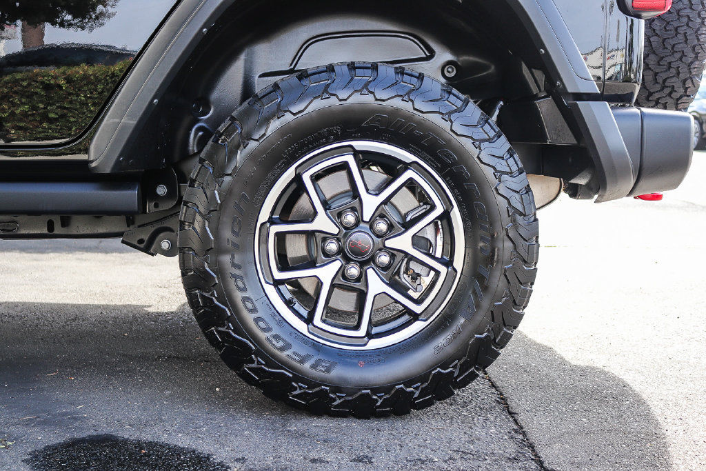 Used 2025 Jeep Wrangler Unlimited Rubicon AWD/4WD image 11