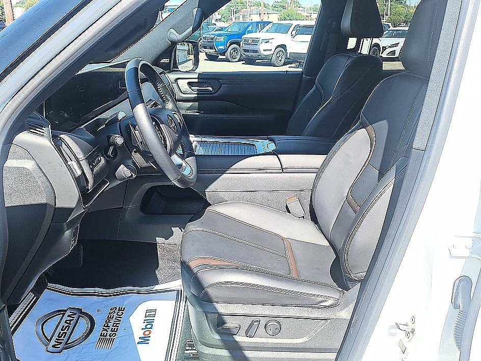Used 2025 Nissan Armada SL AWD/4WD image 11