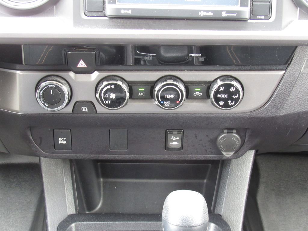 Used 2017 Toyota Tacoma SR5 AWD/4WD image 29