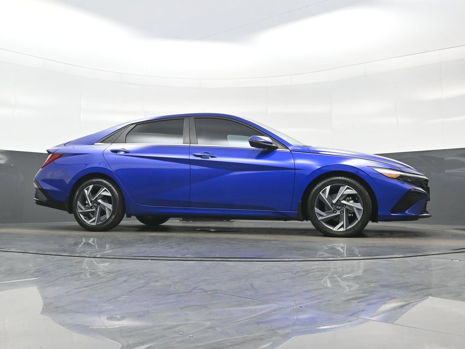 Certified 2025 Hyundai Elantra Limited FWD image 32
