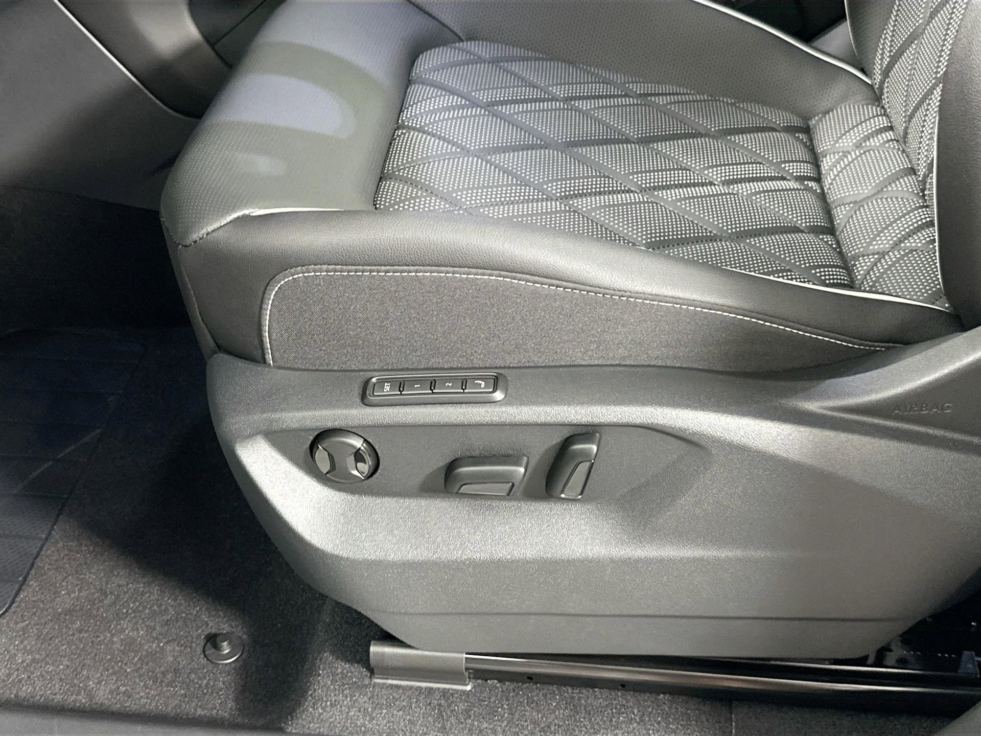 New 2026 Volkswagen Atlas SEL Premium R-Line image 18