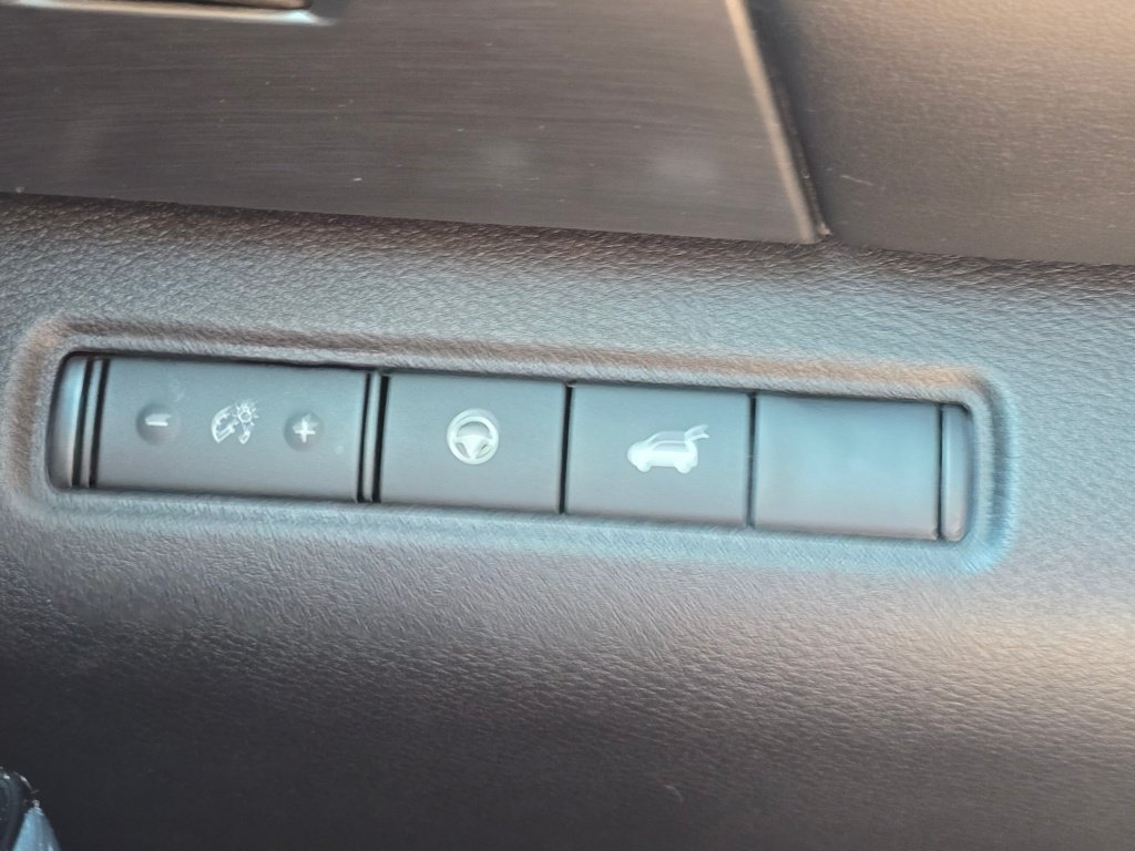 Used 2025 Nissan Pathfinder SL AWD/4WD image 36