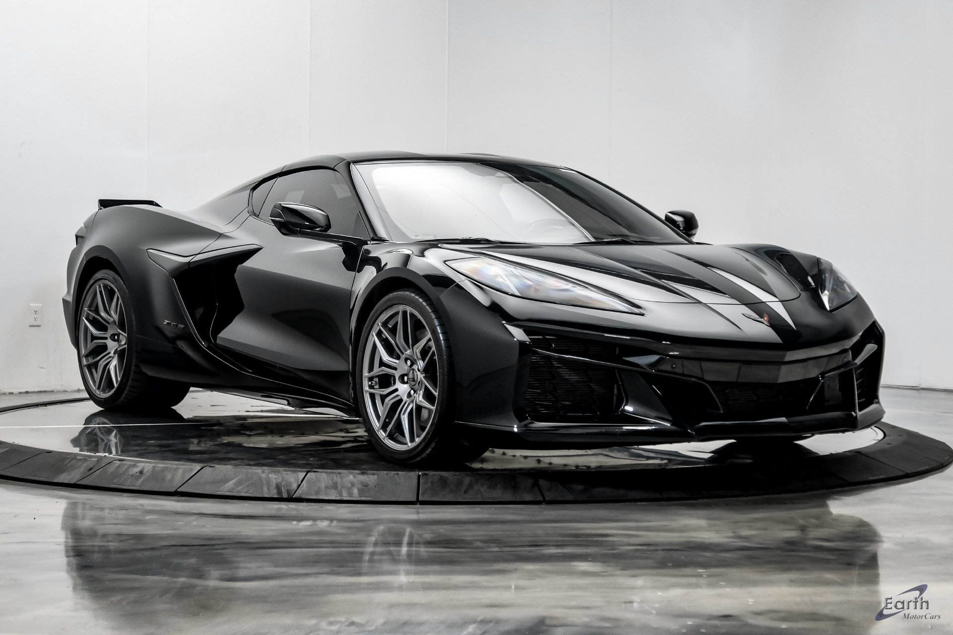 Used 2024 Chevrolet Corvette Z06 RWD image 32
