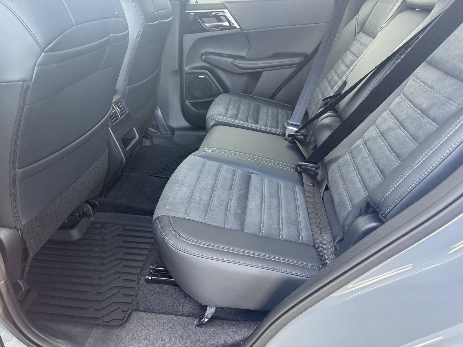 New 2026 Mitsubishi Outlander AWD image 16