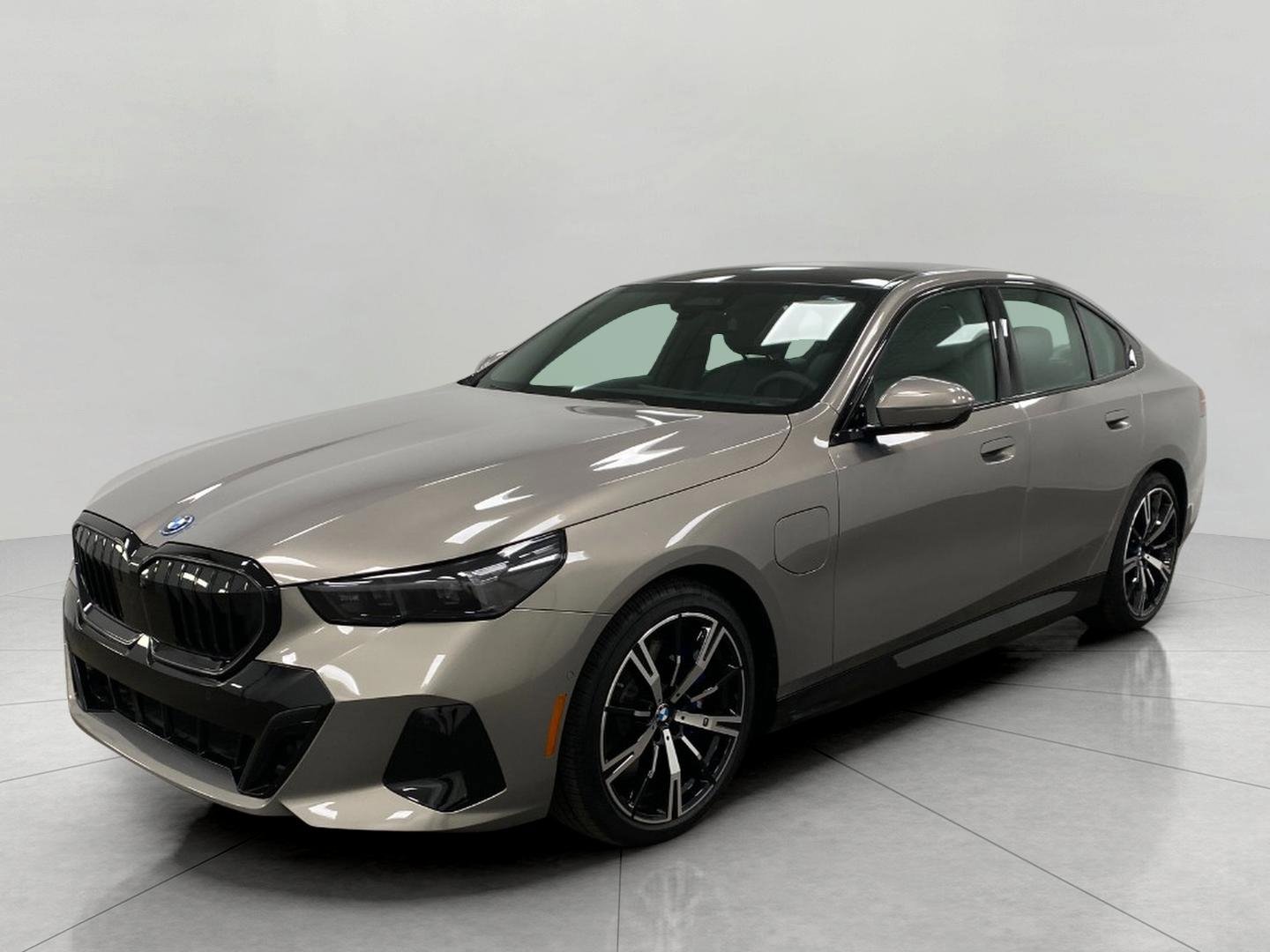 Certified 2026 BMW 550e xDrive image 9