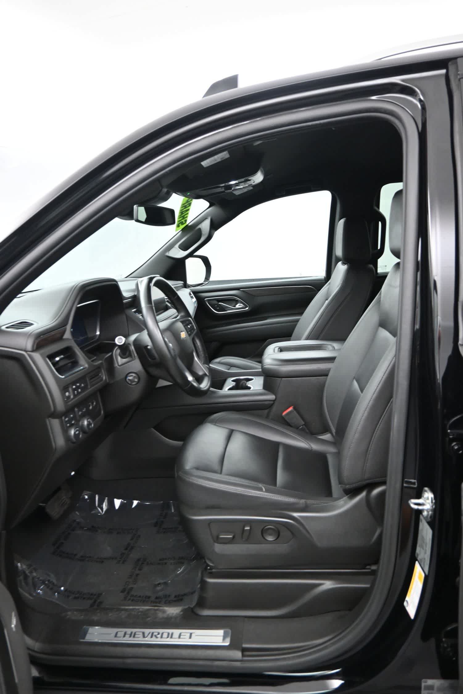 Used 2023 Chevrolet Tahoe LT w/ Luxury Package AWD/4WD image 11
