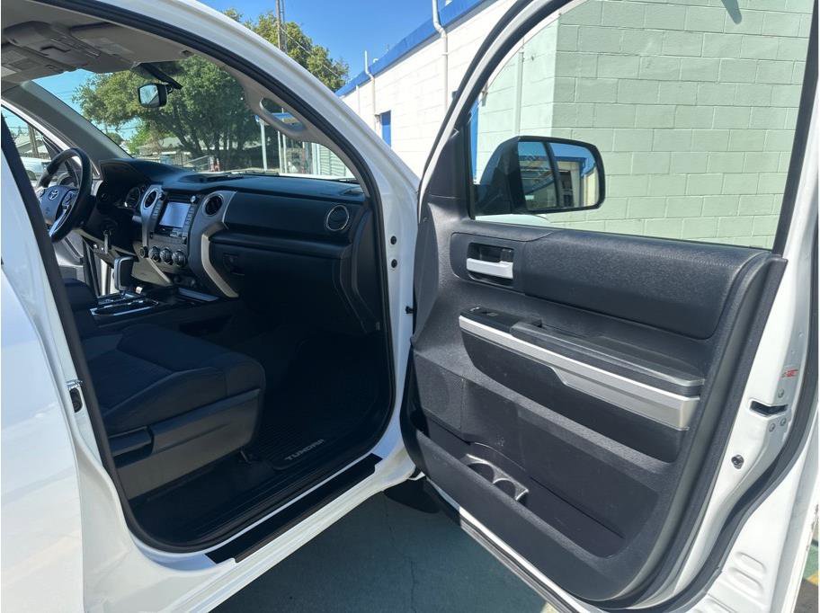 Used 2015 Toyota Tundra SR5 w/ TRD Off Road Package AWD/4WD image 20