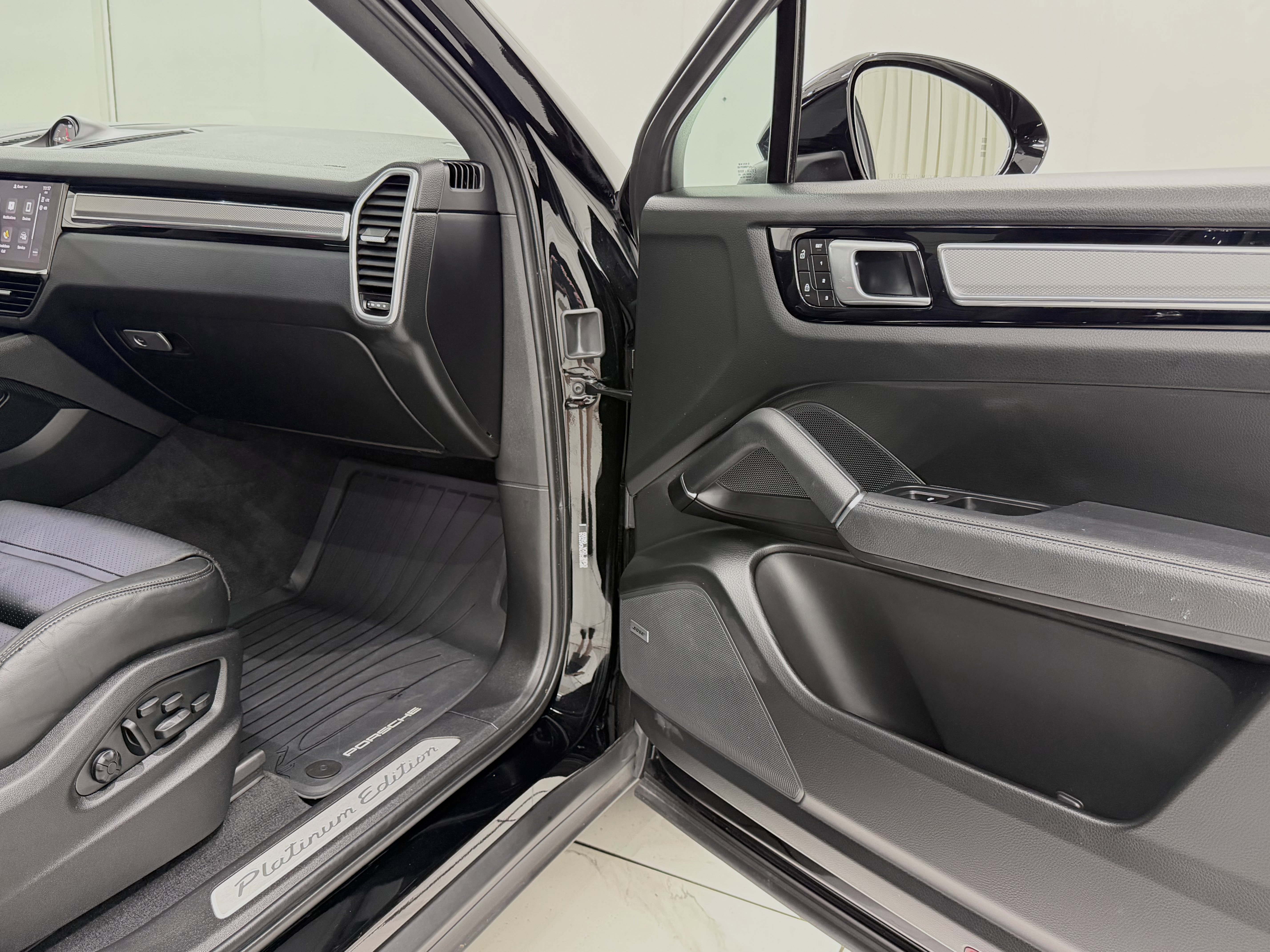 Certified 2022 Porsche Cayenne S image 22