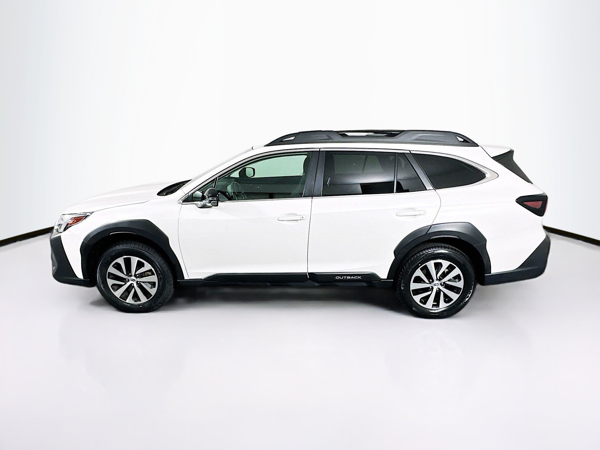 Used 2024 Subaru Outback Premium AWD/4WD image 4