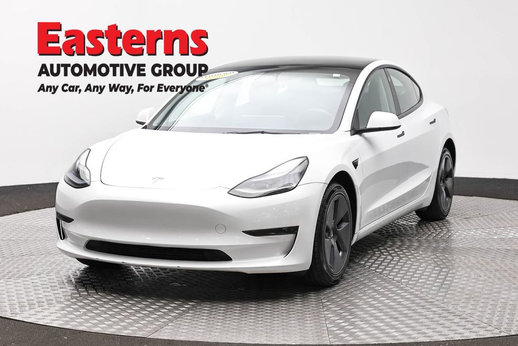 Used 2023 Tesla Model 3 Standard Range image 1