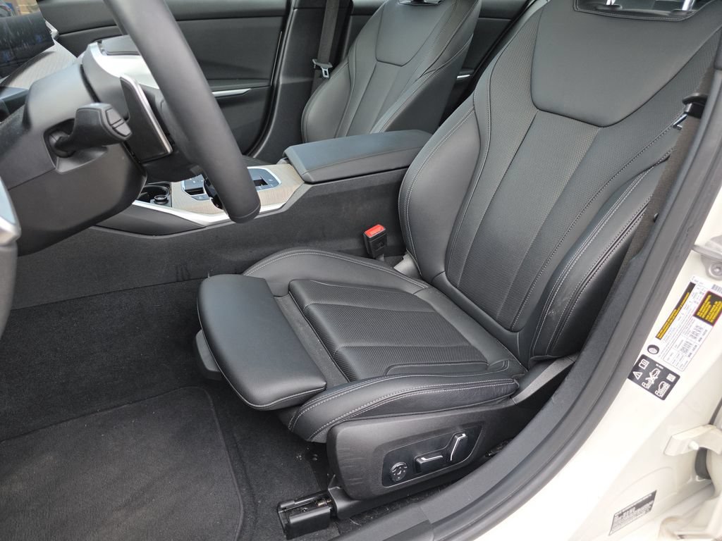 Used 2025 BMW 330i xDrive Sedan AWD/4WD image 16