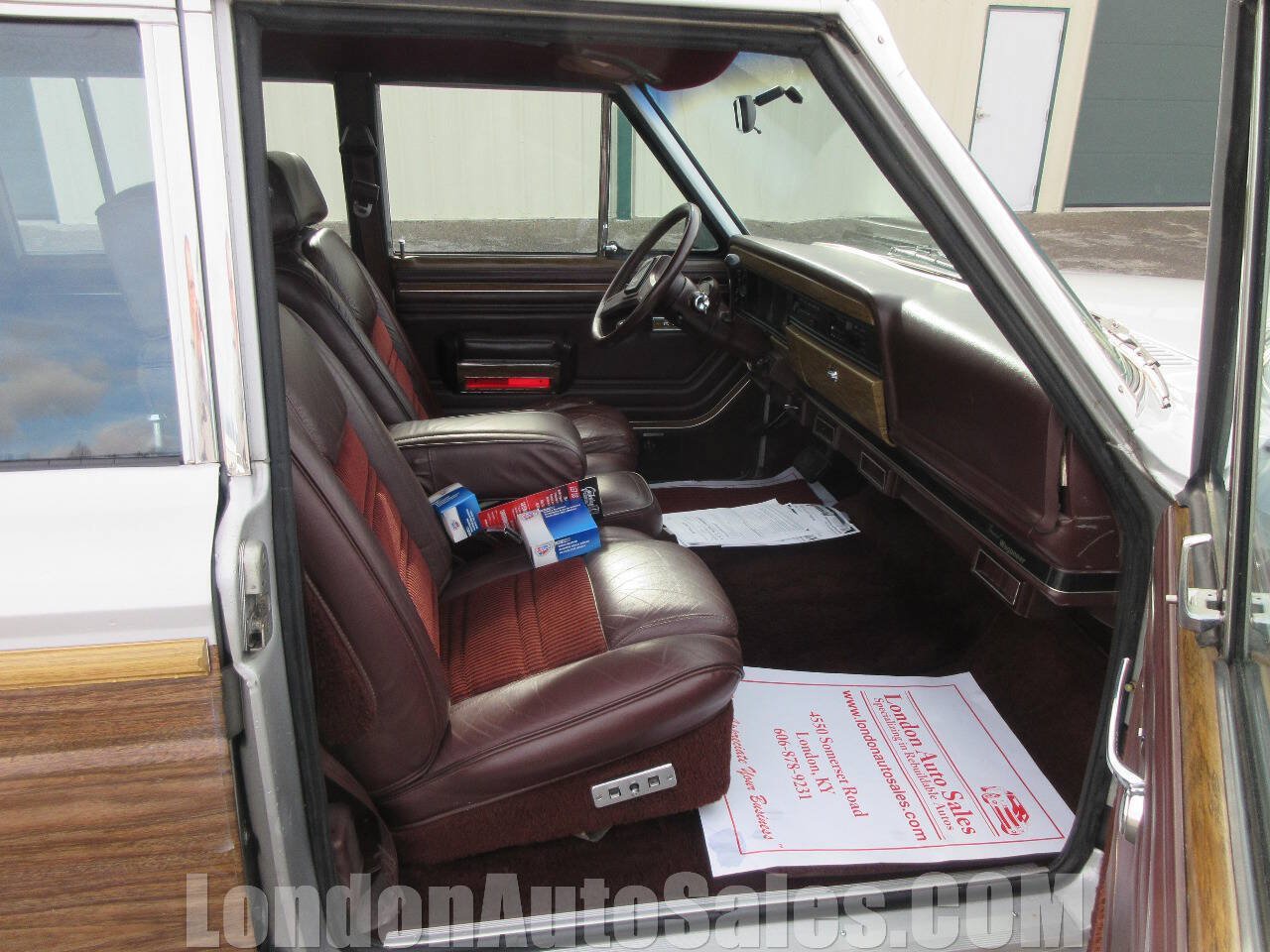 Used 1989 Jeep Grand Wagoneer AWD/4WD image 16