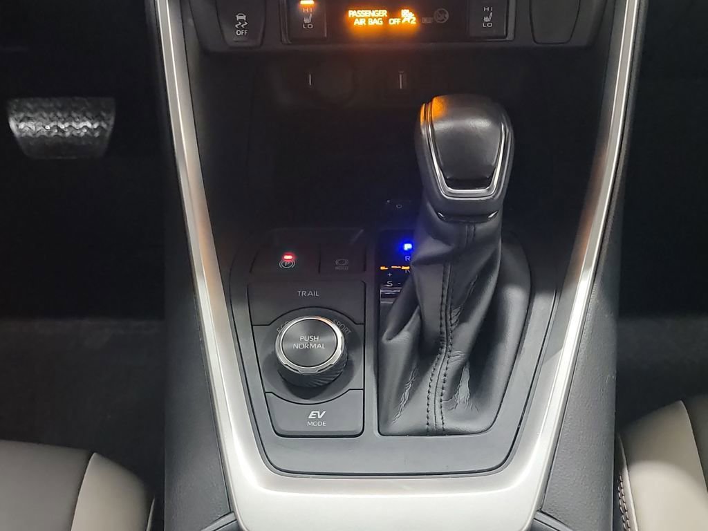 Used 2021 Toyota RAV4 XLE Premium image 19