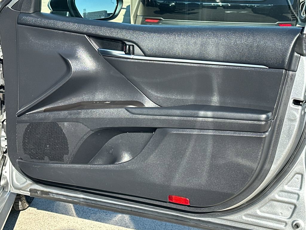 Used 2021 Toyota Camry LE image 11