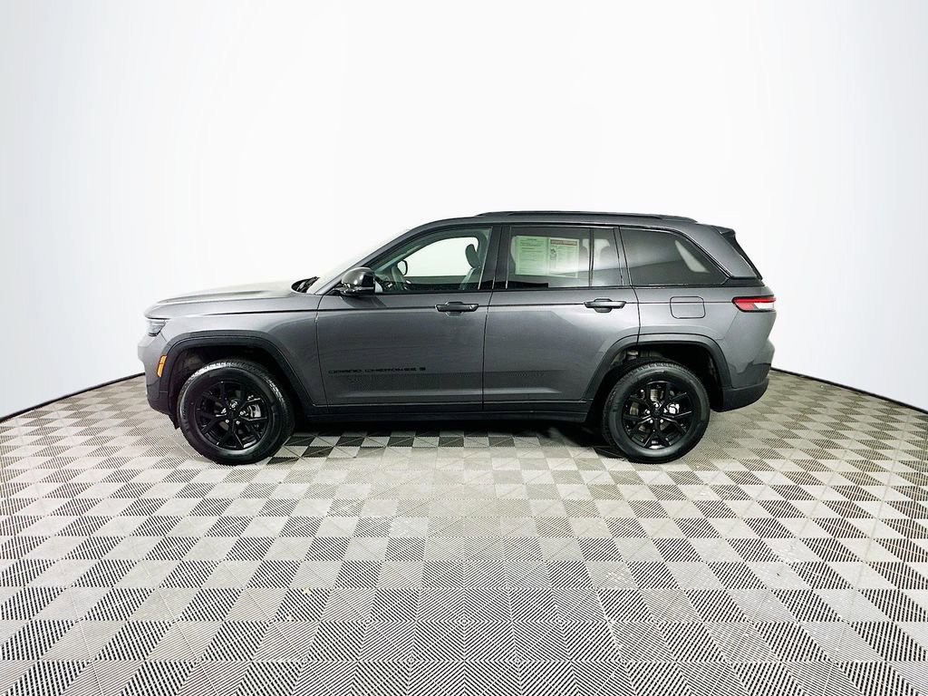 Certified 2024 Jeep Grand Cherokee Altitude image 7