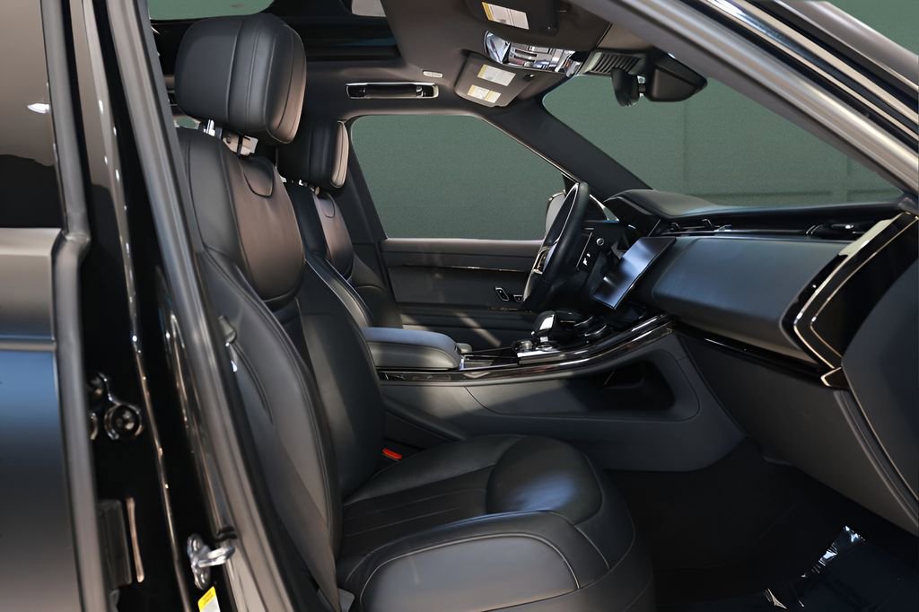 Used 2023 Land Rover Range Rover Sport SE Dynamic image 14