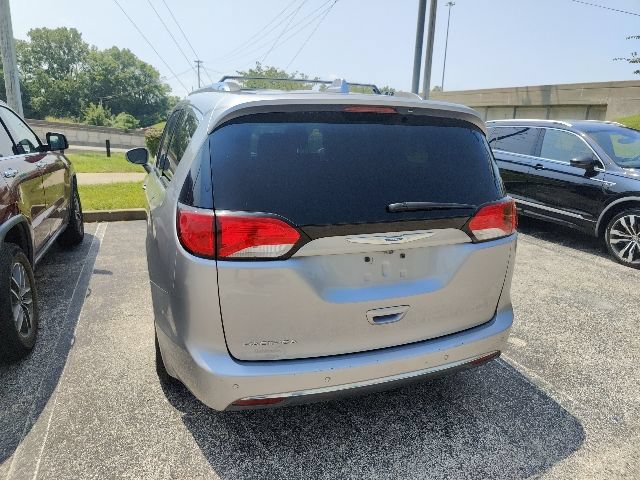 Used 2018 Chrysler Pacifica Touring-L FWD image 7