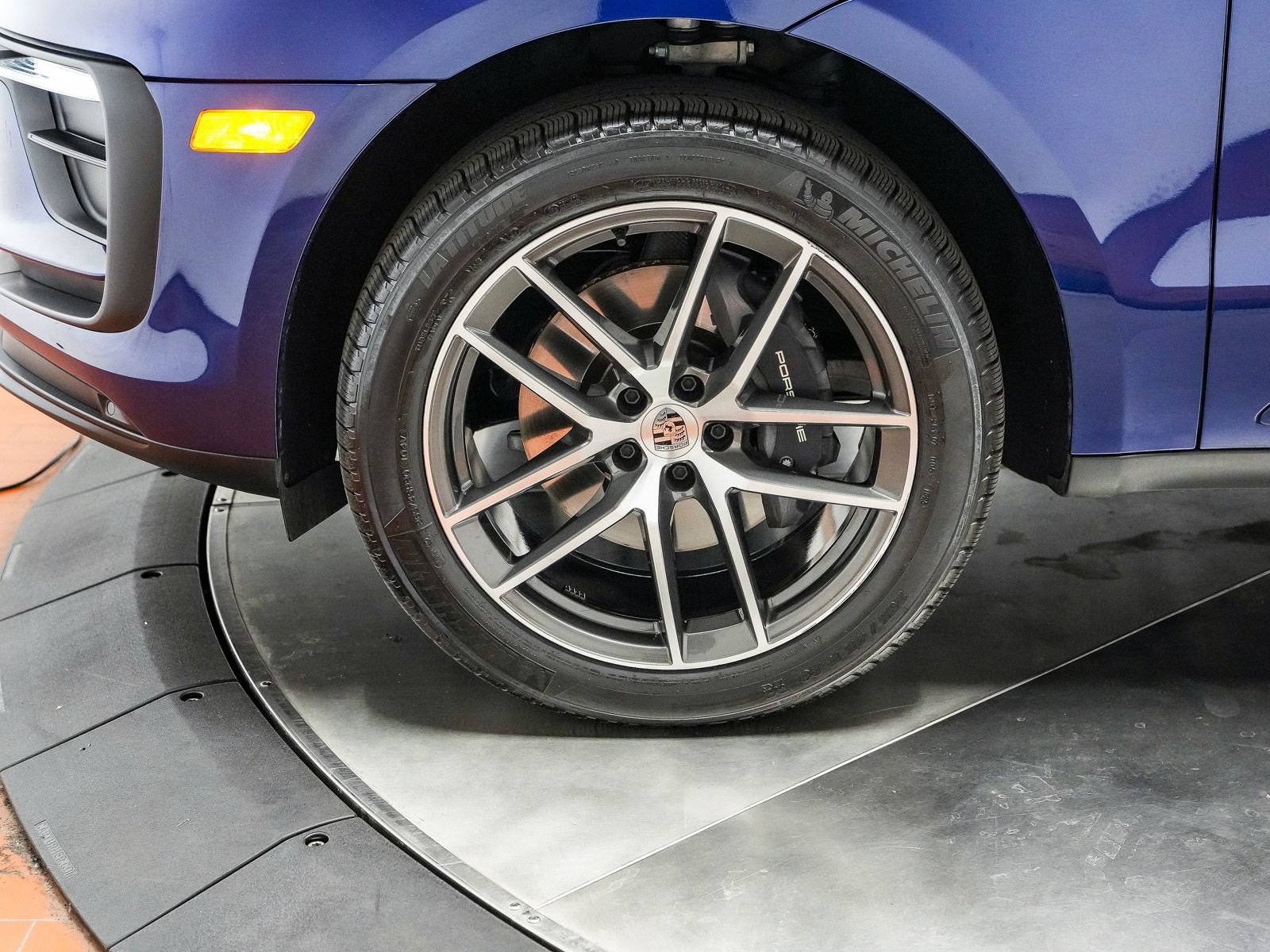 Certified 2026 Porsche Macan AWD/4WD image 11