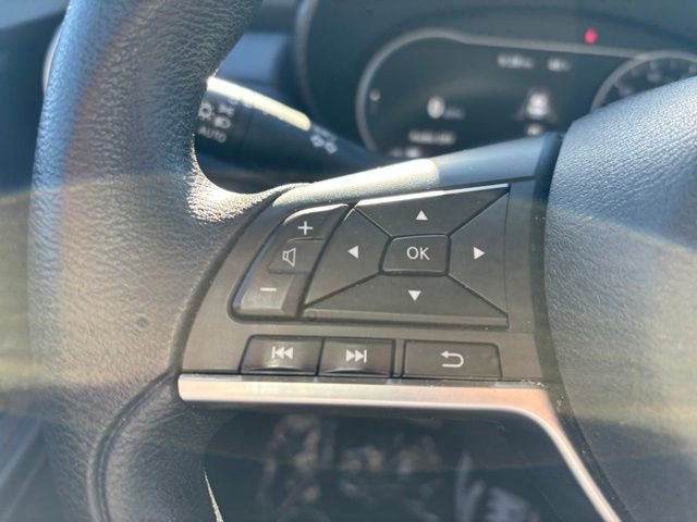 Used 2023 Nissan Versa SV image 15