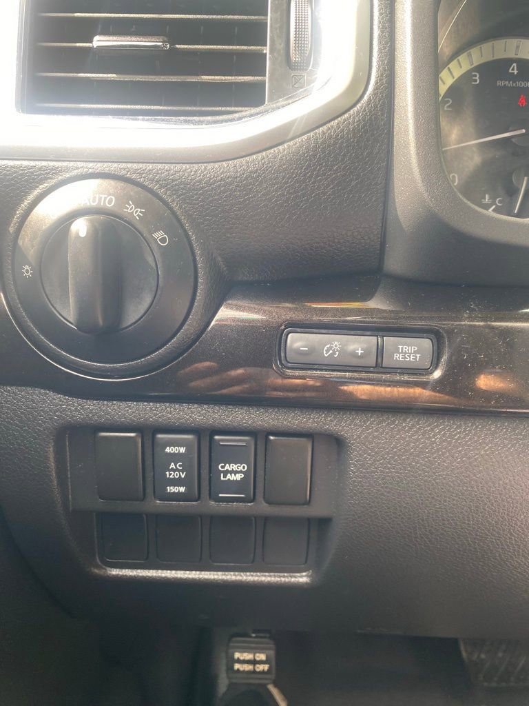 Used 2018 Nissan Titan SV w/ SV Convenience Package image 29