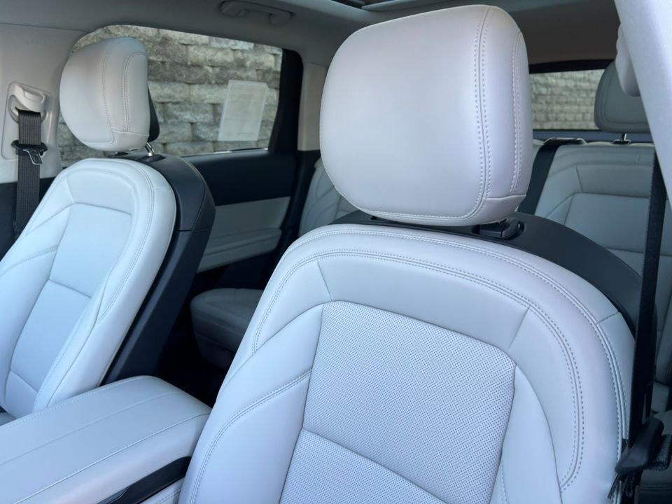 New 2026 Lincoln Nautilus Premier w/ Equipment Group 102A AWD/4WD image 11