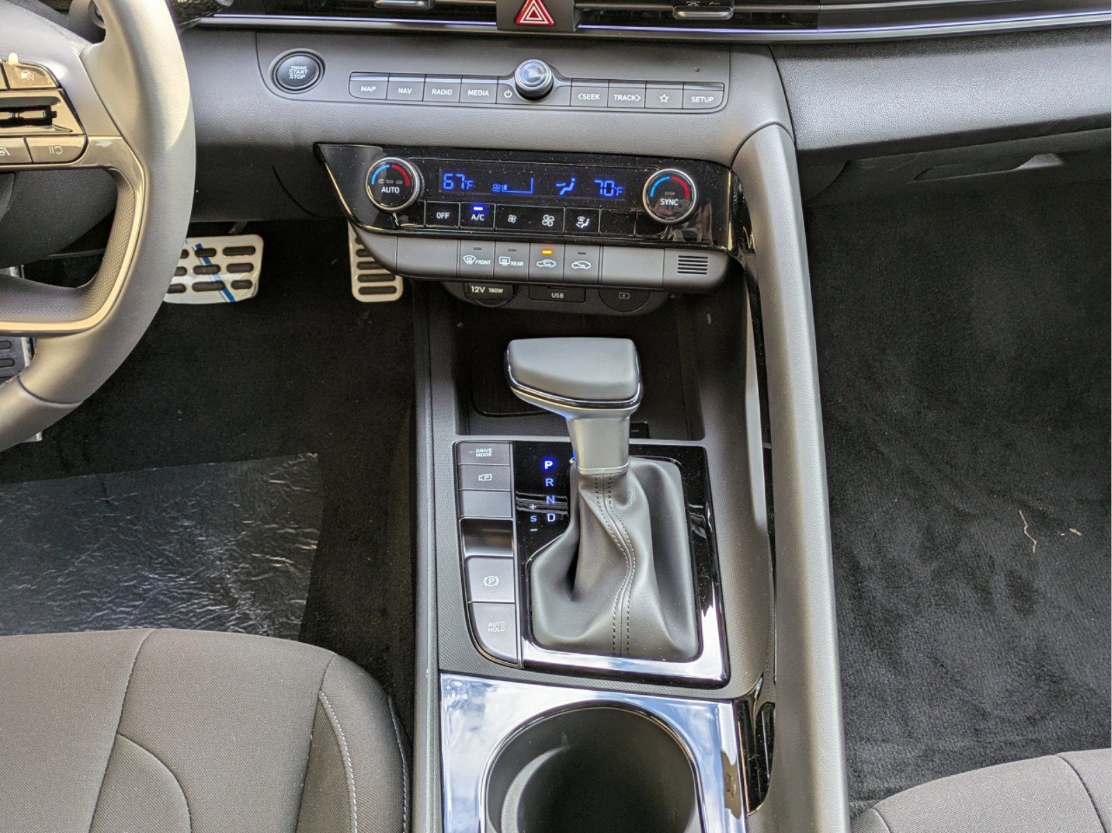 Certified 2025 Hyundai Elantra SEL FWD image 17
