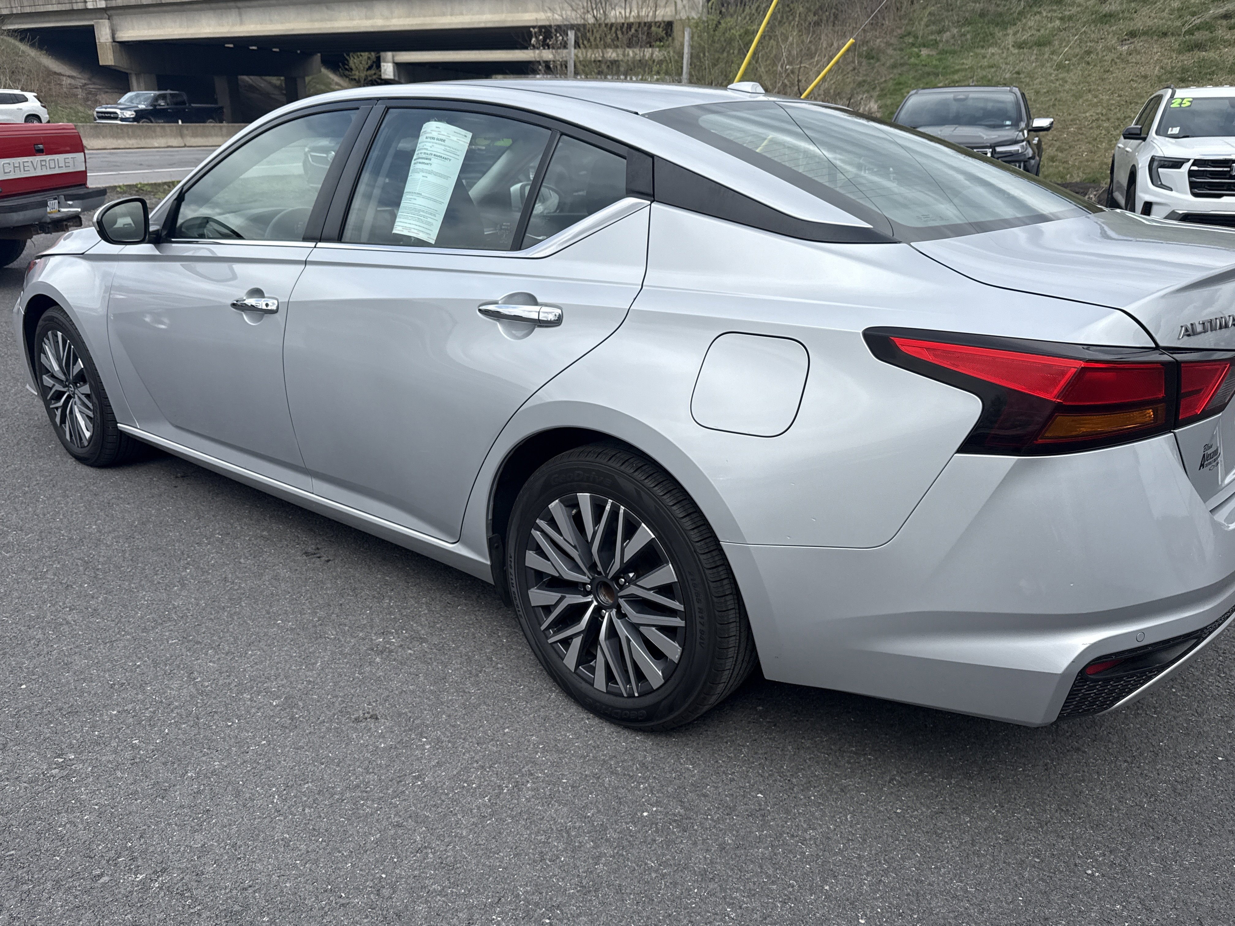 Used 2023 Nissan Altima 2.5 SV FWD image 6