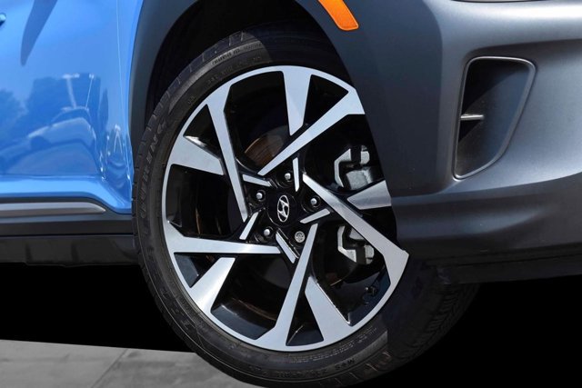 Used 2022 Hyundai Kona Limited FWD image 3