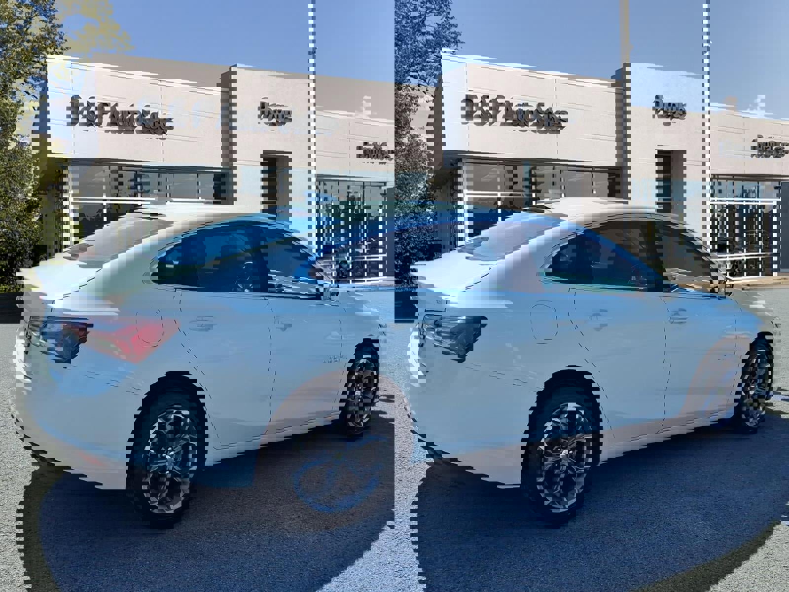 Used 2020 Chevrolet Malibu LT image 2