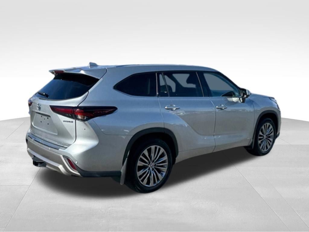 Used 2024 Toyota Highlander Platinum AWD/4WD image 7