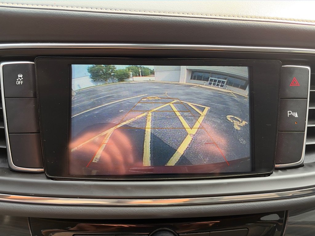 Used 2018 Buick Enclave Essence FWD image 21