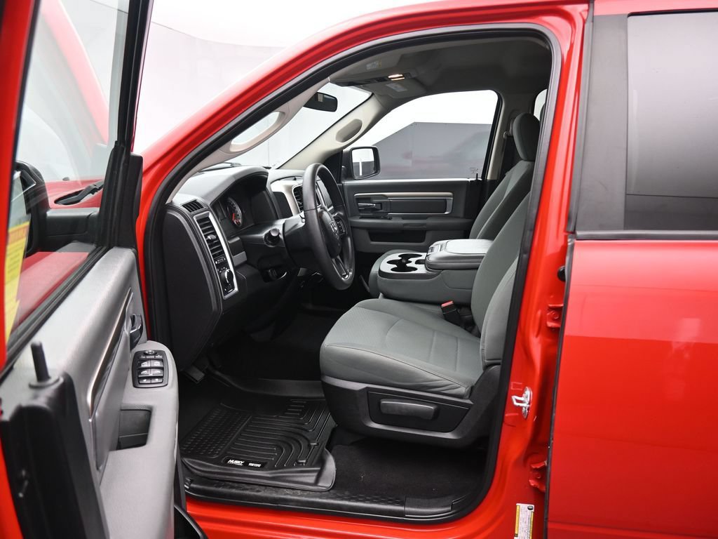 Used 2018 RAM 1500 Classic SLT AWD/4WD image 11