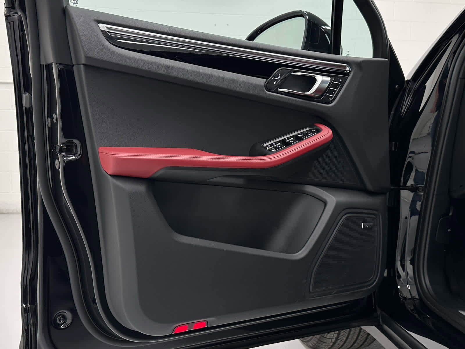 Used 2024 Porsche Macan S image 23