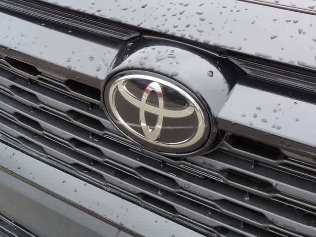 Used 2021 Toyota RAV4 XLE FWD image 12