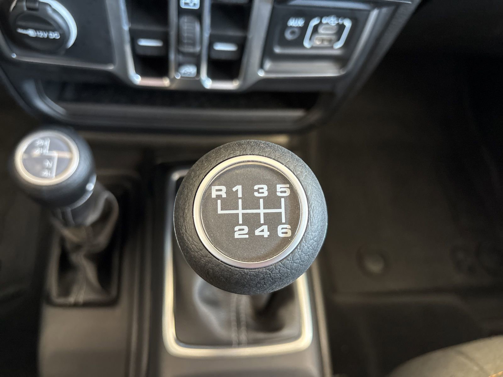 Used 2025 Jeep Wrangler Sport image 23