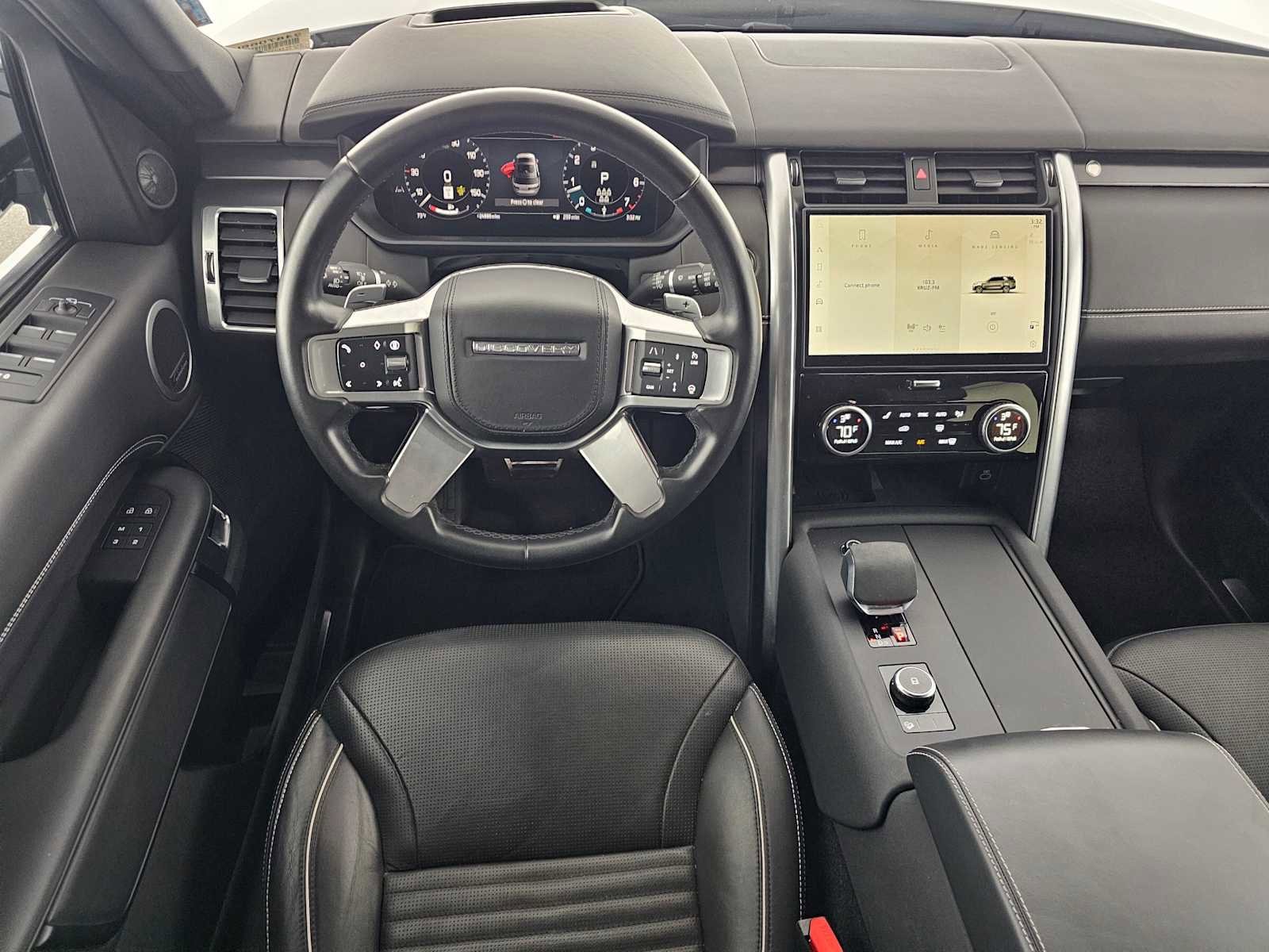 Used 2024 Land Rover Discovery Metropolitan Edition image 20