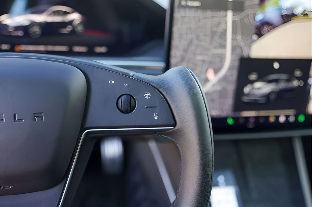 Used 2022 Tesla Model S Plaid image 13