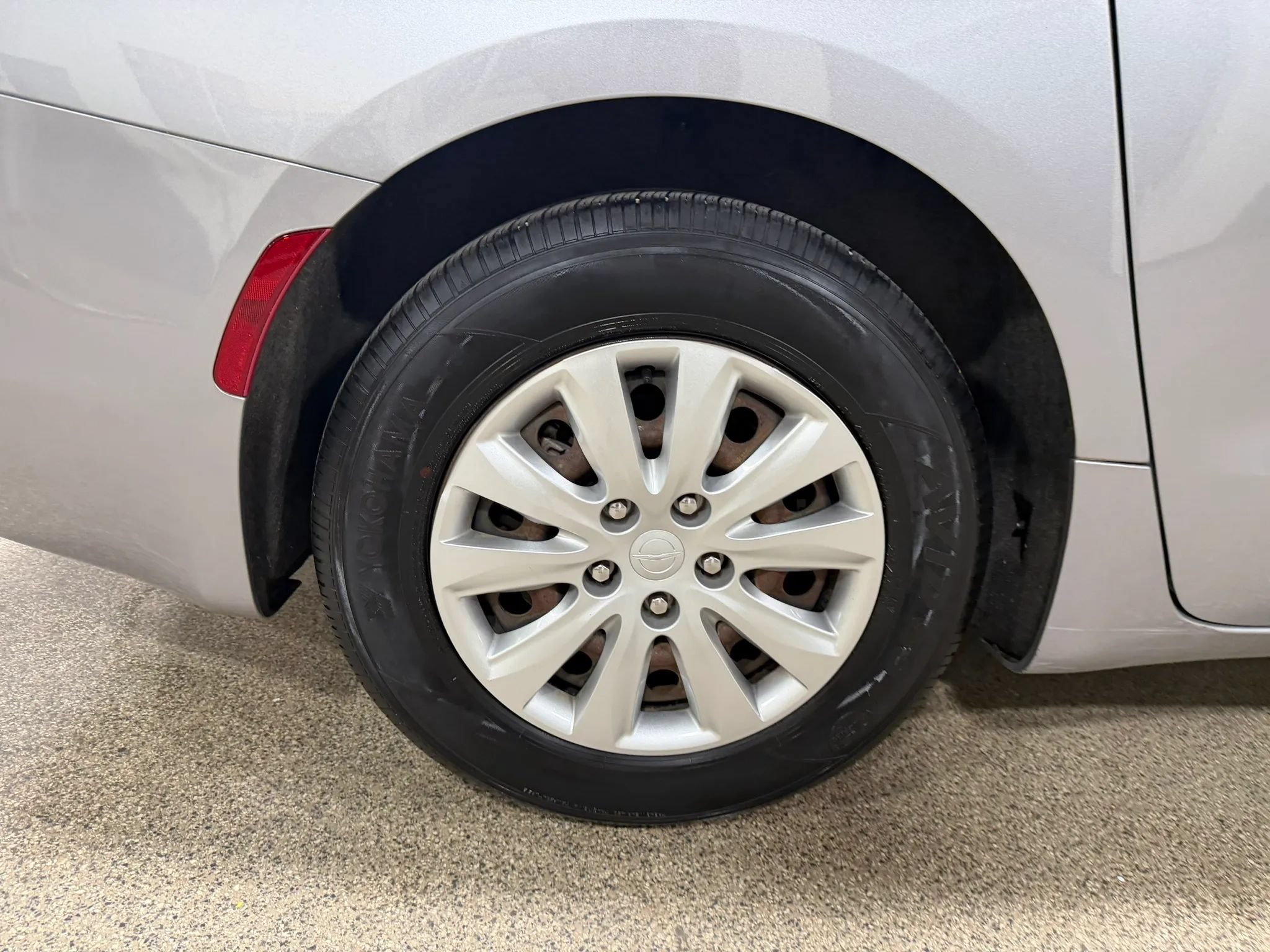 Used 2021 Chrysler Voyager L FWD image 61