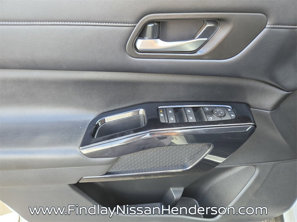 Used 2022 Nissan Pathfinder SV image 22